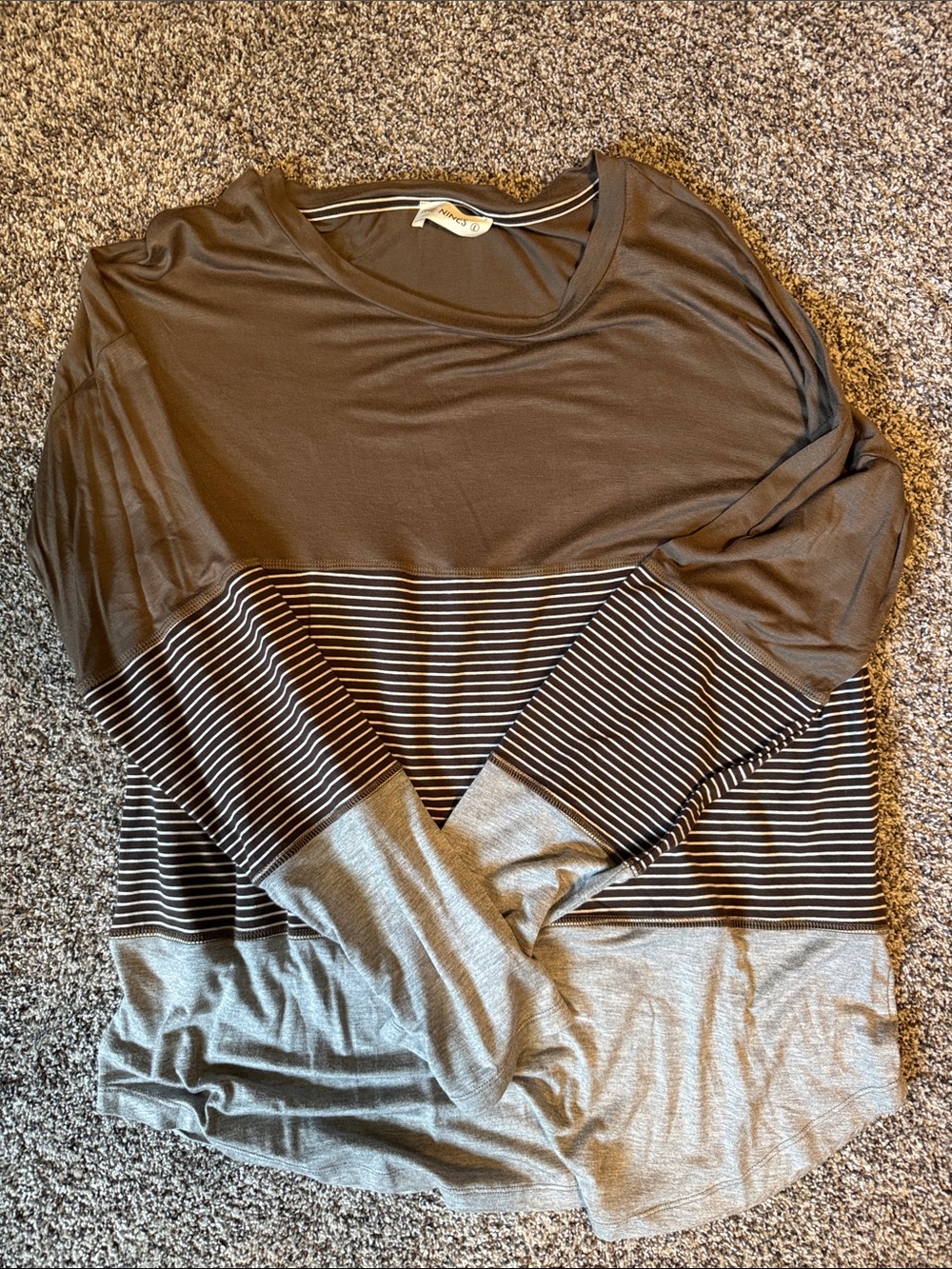 Women’s Long Sleeve Colorblock Striped Tee - Gray